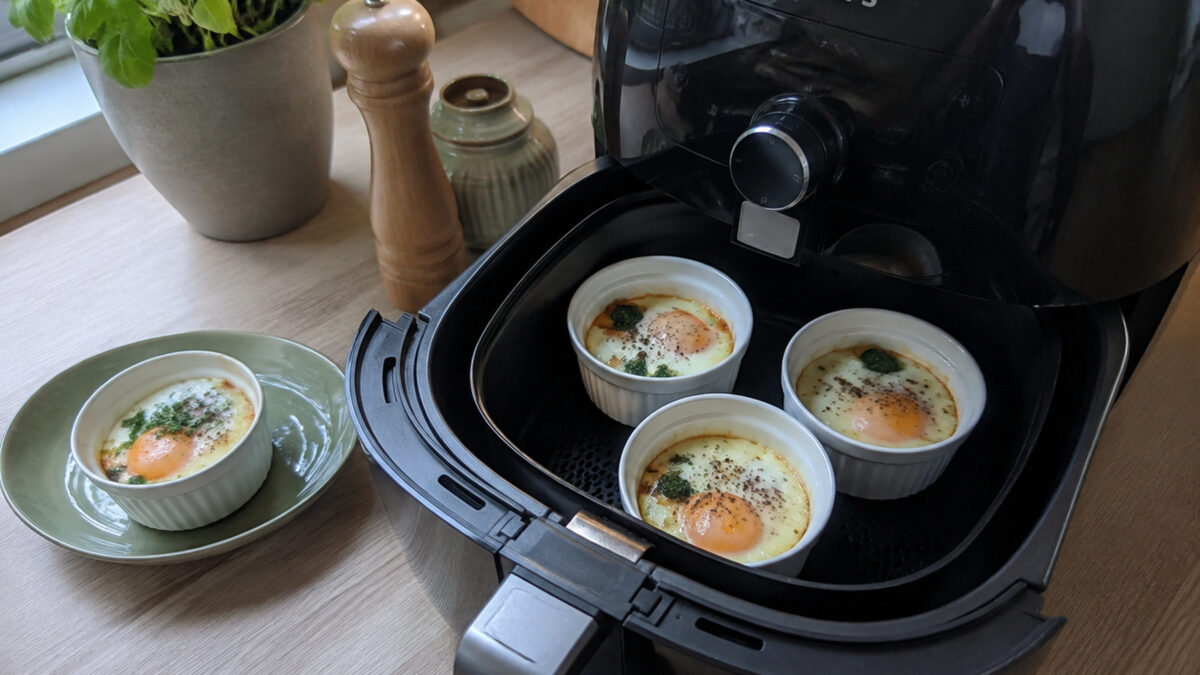 Eier in Förmchen im Airfryer garen