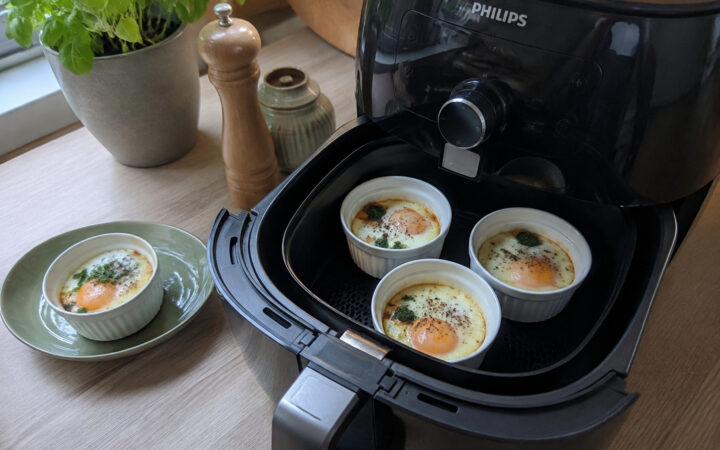 Eier in Förmchen im Airfryer garen