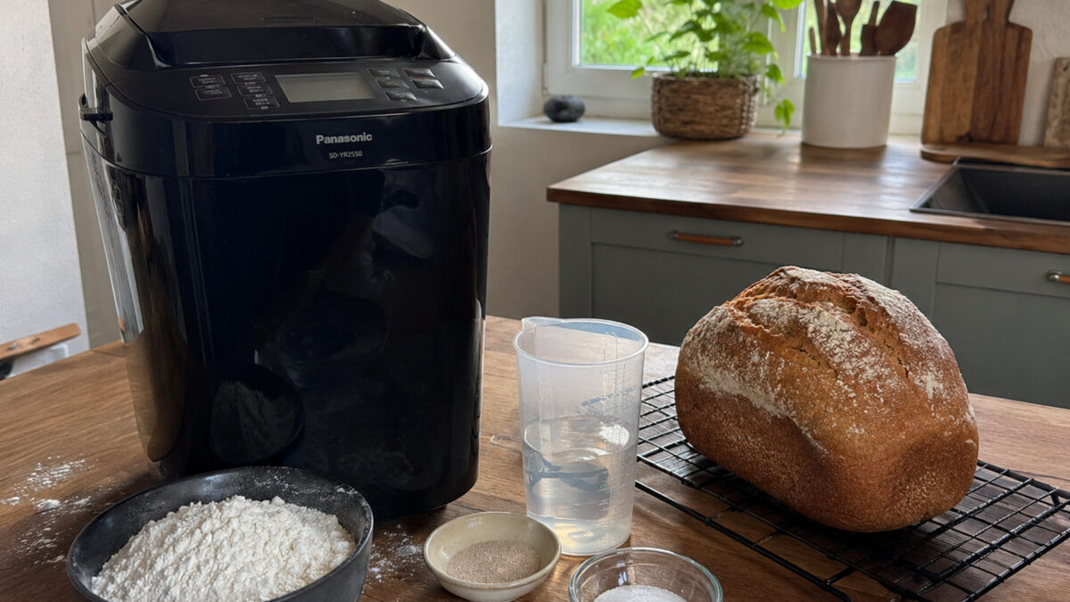 Panasonic Brotbackautomat mit Backzutaten