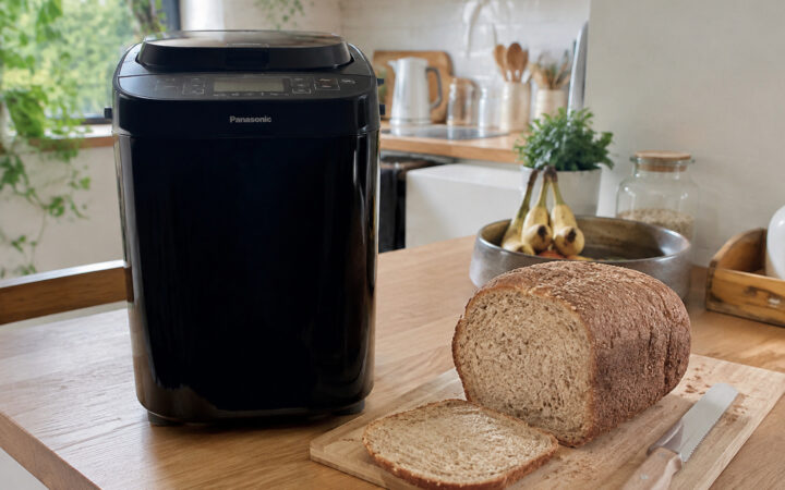 Panasonic SD-YR2550 mit frisch gebackenem Brot